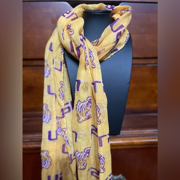 LSU Purple and Gold Tiger Scarf - Picture 3 of 3